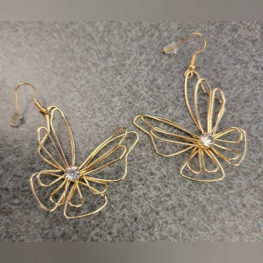 Elegant Gold Butterfly Earrings - Picture 2 of 3